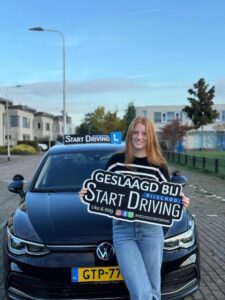 leerling geslaagd bij rijschool start driving den bosch